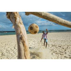 Vue Waboba Sustainable Sport item - Soccerball football de couleur beige| Krokrodeal
