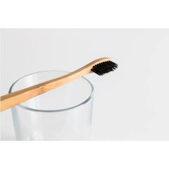 Vue Bamboo Toothbrush de couleur marron| Krokrodeal