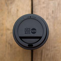 Vue Circular&Co Recycled Now Cup 340 ml mug de couleur noir| Krokrodeal
