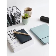Vue Recycled Leather Passport Holder étui à passeport de couleur bleu| Krokrodeal