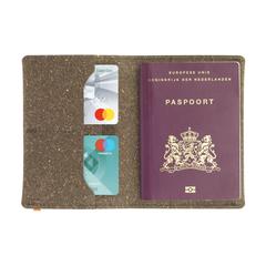 Vue Recycled Leather Passport Holder étui à passeport de couleur marron| Krokrodeal