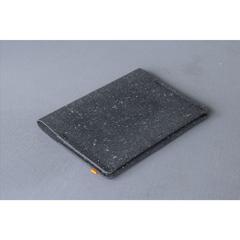 Vue Recycled Leather Passport Holder étui à passeport de couleur noir| Krokrodeal