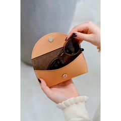 Vue Recycled Leather Sunglasses Pouch étui à lunettes de couleur beige| Krokrodeal