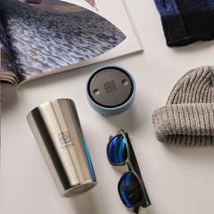 Vue Circular&Co Recycled Stainless Steel Coffee Cup 340 ml de couleur bleu| Krokrodeal