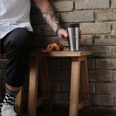 Vue Circular&Co Recycled Stainless Steel Coffee Cup 340 ml de couleur noir| Krokrodeal
