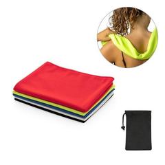 Vue générale Serviette de sport en rPET avec pochette en non-tissé - Bernal | Krokrodeal