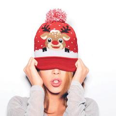 Vue Bonnet à pompon tricoté - Shimas hat de couleur rouge| Krokrodeal