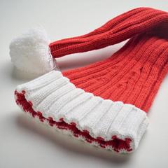 Vue Long bonnet de Noël en tricot - Orion de couleur rouge| Krokrodeal