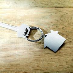 Vue Porte clés métal maison - Heim de couleur gris| Krokrodeal