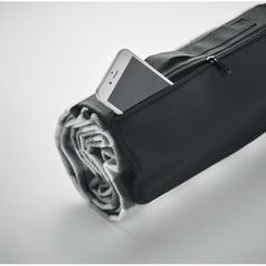 Vue Couverture polaire RPET 150 gr - Caly de couleur noir| Krokrodeal