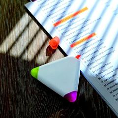 Vue Surligneur 3 coul.triangulaire - Triangulo de couleur blanc| Krokrodeal