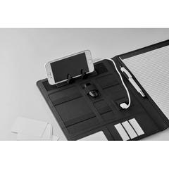 Vue Conférencier A4 et powerbank - Powerfoldy de couleur noir| Krokrodeal
