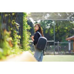 Vue Sac à dos antivol Bobby Hero Small de couleur gris| Krokrodeal