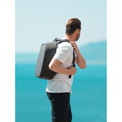 Vue Sac à dos antivol Bobby Hero Small de couleur noir| Krokrodeal