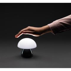 Vue Lampe de table rechargeable par USB en plastique RCS Luming de couleur noir| Krokrodeal