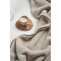 Vue VINGA Plaid en laine mélangée Saletto de couleur marron| Krokrodeal