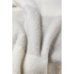 Vue VINGA Plaid en laine mélangée Saletto de couleur blanc| Krokrodeal