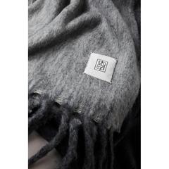Vue VINGA Plaid en laine mélangée Saletto de couleur gris| Krokrodeal