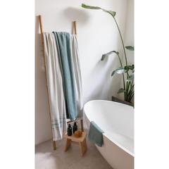 Vue Serviette bain 50x100cm Ukiyo Sakura AWARE™ Made in Europe de couleur vert| Krokrodeal