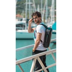 Vue Bobby Bizz sac à dos et sacoche antivol de couleur noir| Krokrodeal