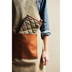 Vue VINGA Tablier en toile recyclée GRS Tome de couleur marron| Krokrodeal