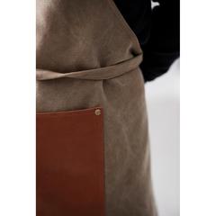 Vue VINGA Tablier en toile recyclée GRS Tome de couleur marron| Krokrodeal