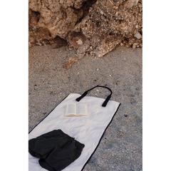 Vue VINGA Tapis de plage en toile recyclée AWARE™ Volonne de couleur blanc| Krokrodeal