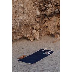 Vue VINGA Tapis de plage en toile recyclée AWARE™ Volonne de couleur bleu| Krokrodeal