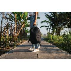 Vue Sac à dos moderne pour ordinateur 15,6" Swiss Peak AWARE™ de couleur noir| Krokrodeal
