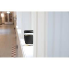Vue Verre 360ml avec couvercle et manchon en silicone Ukiyo de couleur noir| Krokrodeal