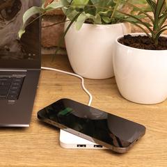 Vue Chargeur 10W avec ports USB en plastique recyclé RCS de couleur blanc| Krokrodeal