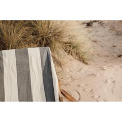 Vue VINGA Drap de bain de soleil Valmer de couleur blanc| Krokrodeal