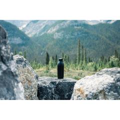 Vue Bouteille iso 540ml en acier inoxydable recyclée Flow RCS de couleur noir| Krokrodeal