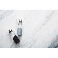 Vue VINGA Bouteille d'eau 550 ml en verre Lean de couleur noir| Krokrodeal