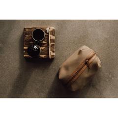 Vue VINGA Trouse de toilette Sloane RPET RCS de couleur marron| Krokrodeal