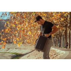 Vue Bobby Bizz 2.0 sac à dos et sacoche antivol de couleur gris| Krokrodeal