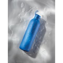 Vue Bouteille isotherme 1L Avira Avior en acier recyclé RCS de couleur bleu| Krokrodeal