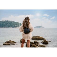 Vue Sac à dos à cordon en denim recyclé Impact AWARE™ de couleur bleu| Krokrodeal