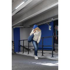Vue Casquette contraste 6 panneaux coton recyclé Impact AWARE™ de couleur bleu| Krokrodeal