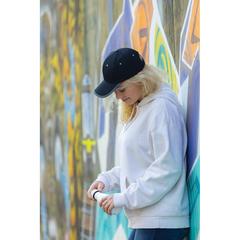 Vue Casquette contraste 6 panneaux coton recyclé Impact AWARE™ de couleur noir| Krokrodeal