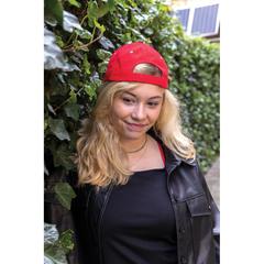Vue Casquette contraste 6 panneaux coton recyclé Impact AWARE™ de couleur rouge| Krokrodeal