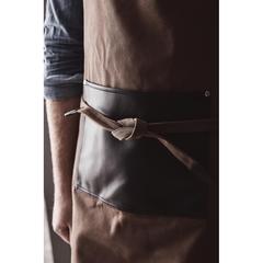 Vue VINGA Tablier Casbas de couleur marron| Krokrodeal