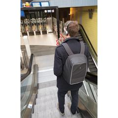 Vue Sac à dos antivol pour ordinateur 15,6" Swiss Peak AWARE™ de couleur noir| Krokrodeal