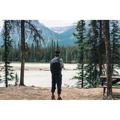 Vue Sac à dos antivol pour ordinateur 15,6" Swiss Peak AWARE™ de couleur noir| Krokrodeal