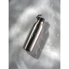 Vue Bouteille isotherme 500ml Avira Avior en acier recyclé RCS de couleur gris| Krokrodeal