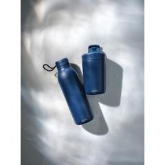 Vue Bouteille isotherme 500ml Avira Avior en acier recyclé RCS de couleur bleu| Krokrodeal
