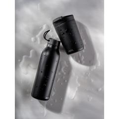 Vue Bouteille isotherme 500ml Avira Avior en acier recyclé RCS de couleur noir| Krokrodeal