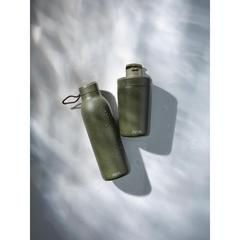 Vue Bouteille isotherme 500ml Avira Avior en acier recyclé RCS de couleur vert| Krokrodeal