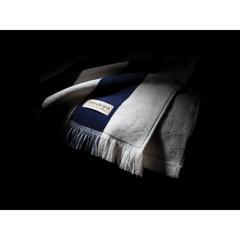 Vue Serviette de plage Ukiyo Yukari AWARE™ Made in Europe de couleur bleu| Krokrodeal