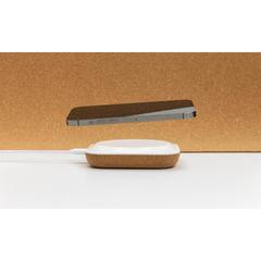 Vue Chargeur 10W en plastique recyclé RCS et liège Oregon de couleur marron| Krokrodeal